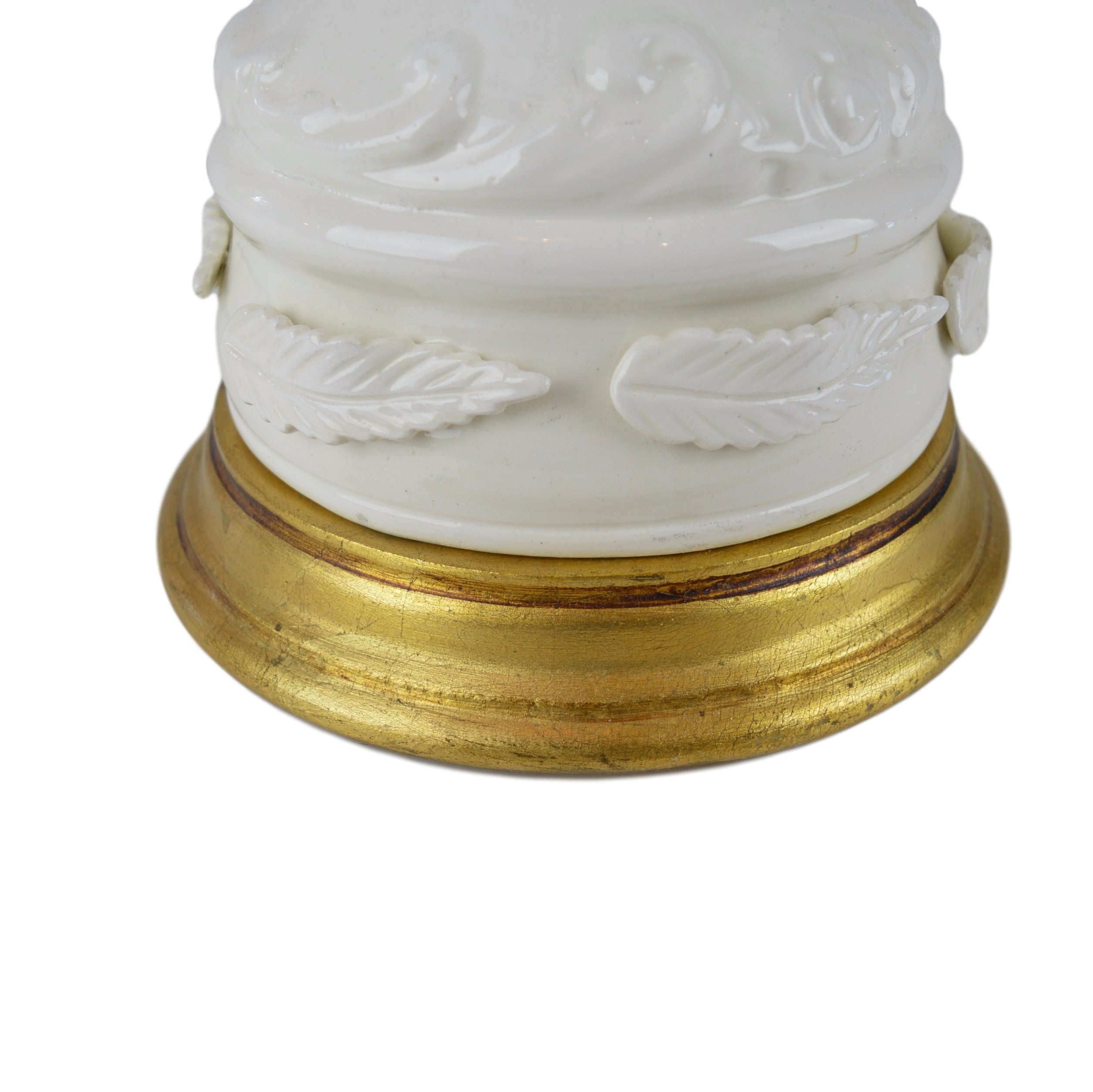 Munro and Kerr Casa Pupo large white lamp with daisy and leaf ceramic details on a gilt base