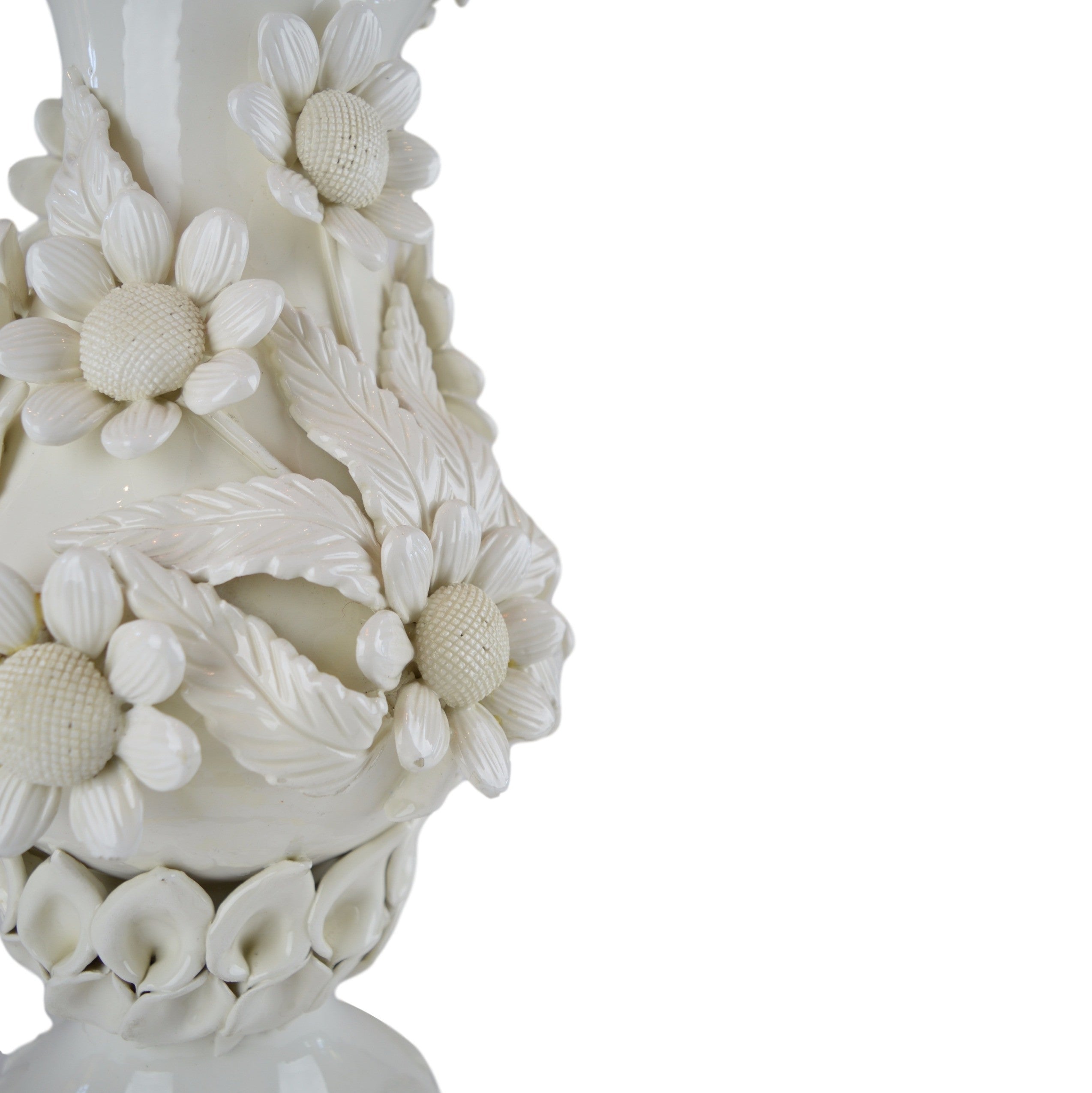 Munro and Kerr Casa Pupo large white lamp with daisy and leaf ceramic details on a gilt base